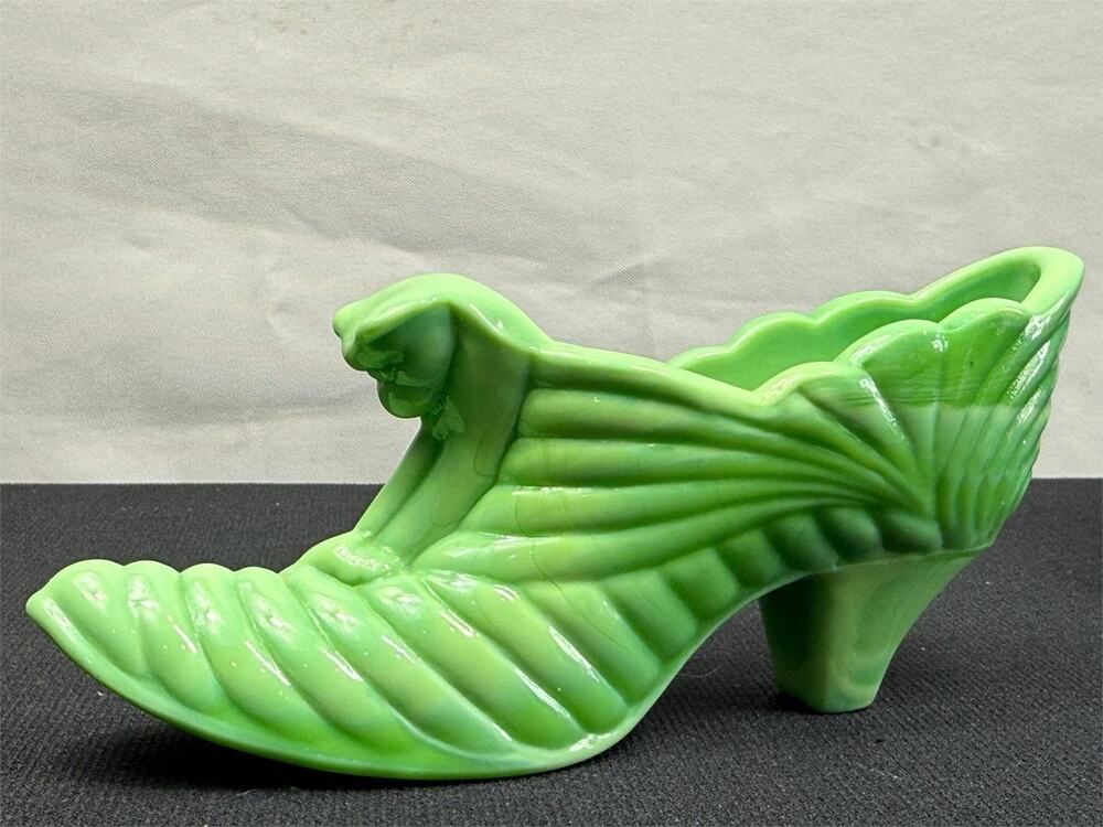 Rare Vintage Fenton Jadite Pearl Green Draped Cat Slipper
